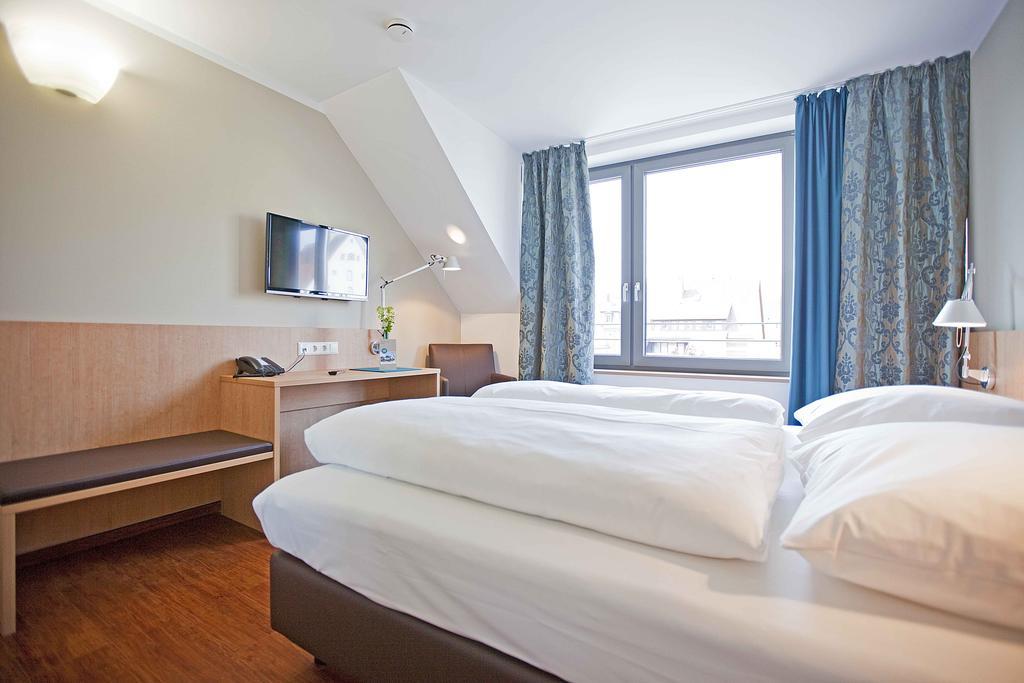 Sebcity Hotel Елванген Стая снимка