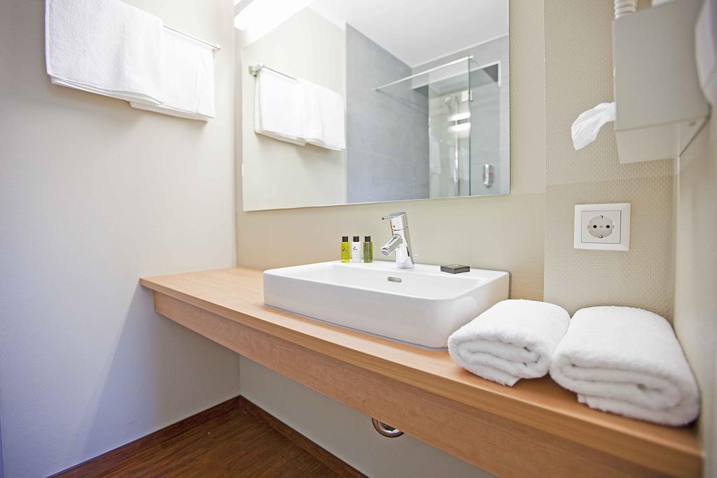 Sebcity Hotel Елванген Стая снимка