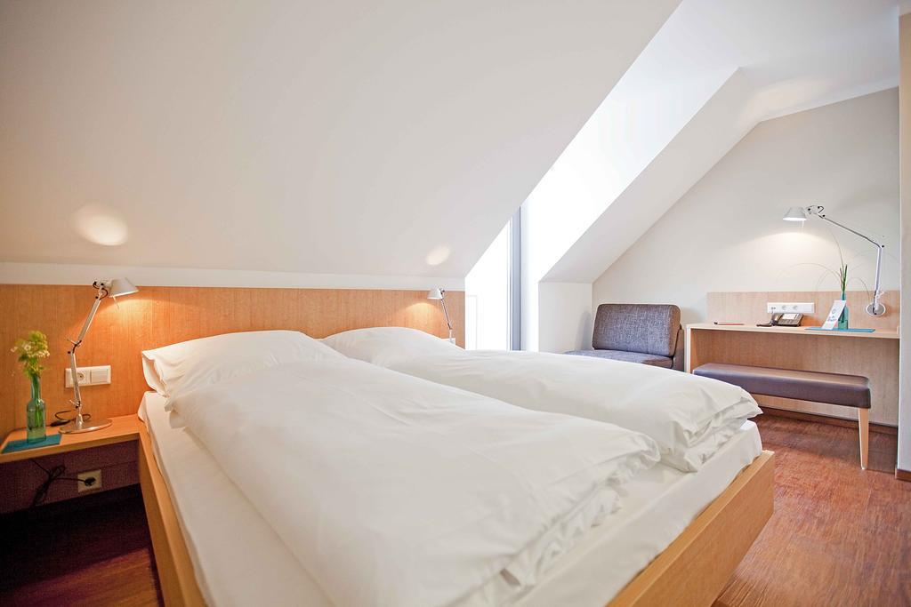 Sebcity Hotel Елванген Стая снимка